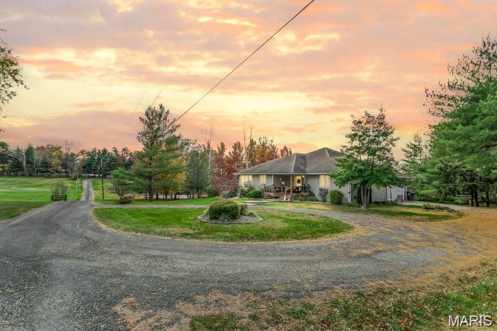 6409 Sunny Lane, Bethalto, IL 62010