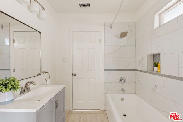 2002 Lime Avenue, Long Beach, CA 90806