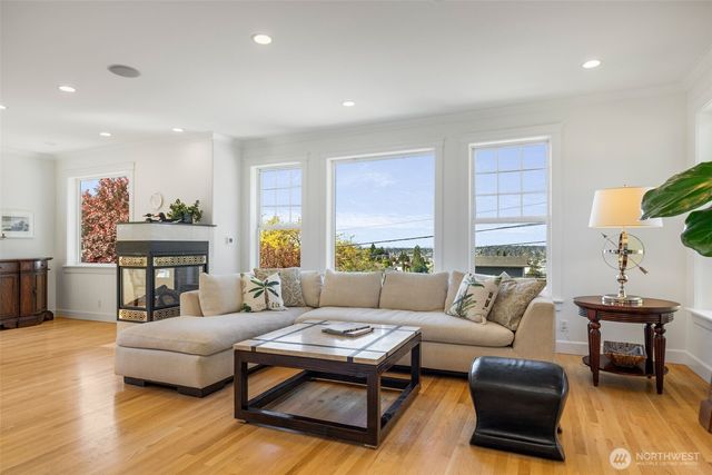 801 W Barrett Street, Seattle, WA 98119
