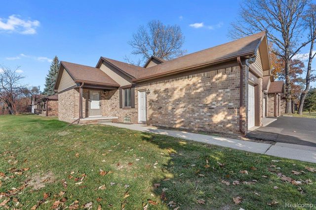 3787 Heritage Parkway, Dearborn, MI 48124