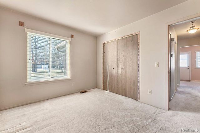 3787 Heritage Parkway, Dearborn, MI 48124