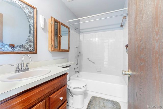 3787 Heritage Parkway, Dearborn, MI 48124