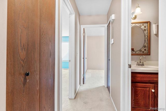 3787 Heritage Parkway, Dearborn, MI 48124