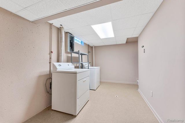 3787 Heritage Parkway, Dearborn, MI 48124