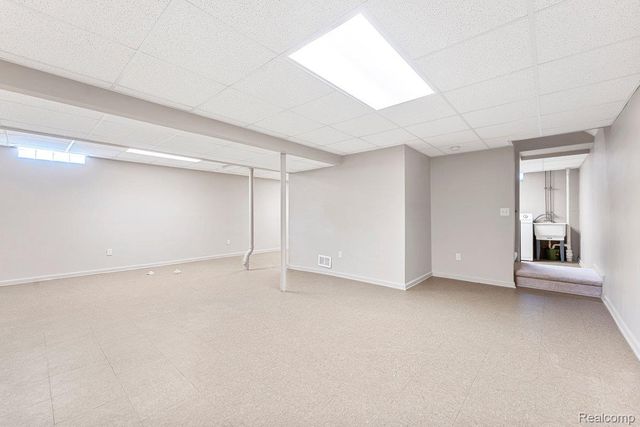 3787 Heritage Parkway, Dearborn, MI 48124