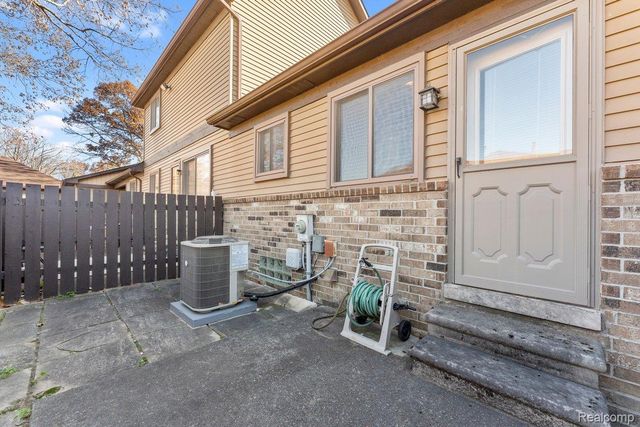 3787 Heritage Parkway, Dearborn, MI 48124