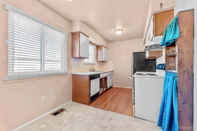 3787 Heritage Parkway, Dearborn, MI 48124