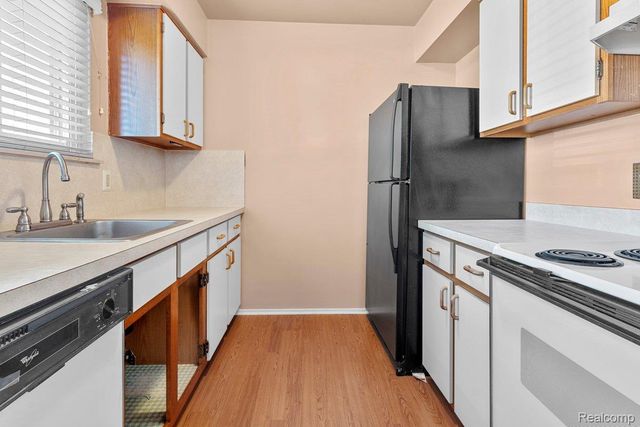 3787 Heritage Parkway, Dearborn, MI 48124