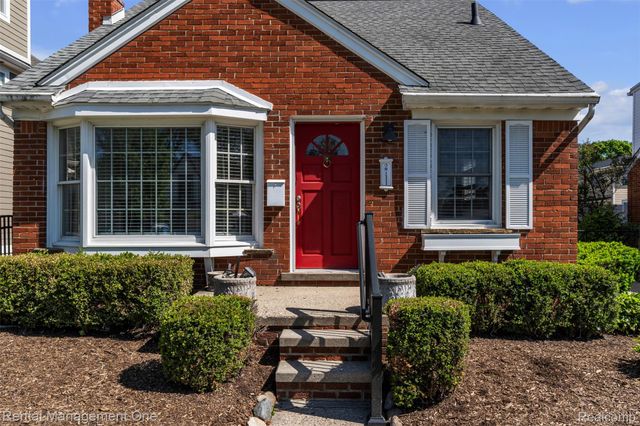 2711 Dorchester Road, Birmingham, MI 48009