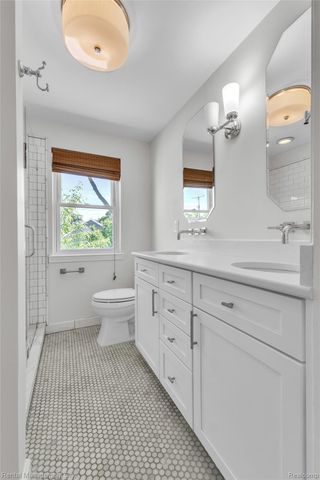 2711 Dorchester Road, Birmingham, MI 48009