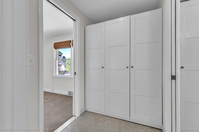 2711 Dorchester Road, Birmingham, MI 48009