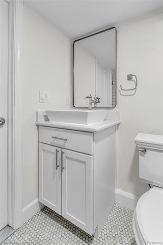 2711 Dorchester Road, Birmingham, MI 48009