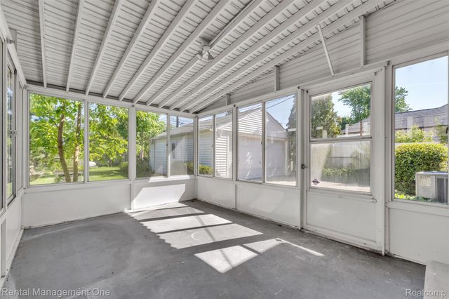 2711 Dorchester Road, Birmingham, MI 48009