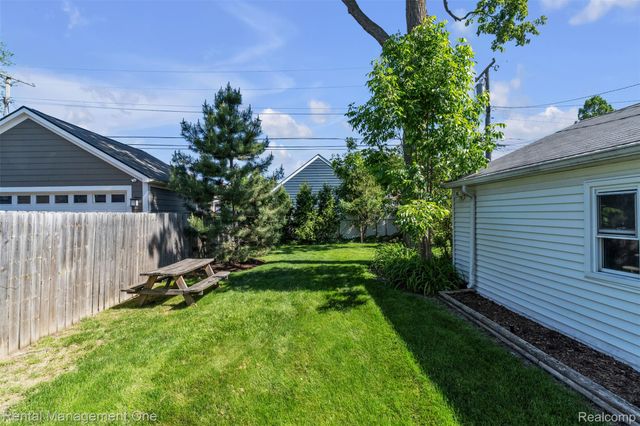 2711 Dorchester Road, Birmingham, MI 48009
