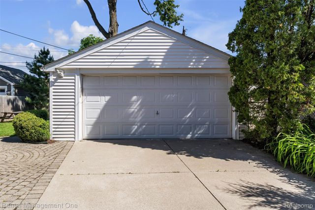 2711 Dorchester Road, Birmingham, MI 48009