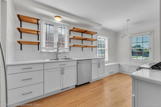 2711 Dorchester Road, Birmingham, MI 48009