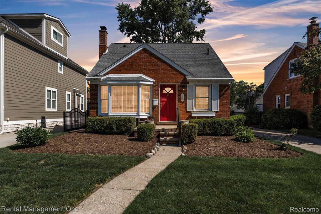 2711 Dorchester Road, Birmingham, MI 48009
