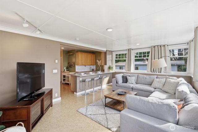 4725 SW Graham St, Seattle, WA 98136