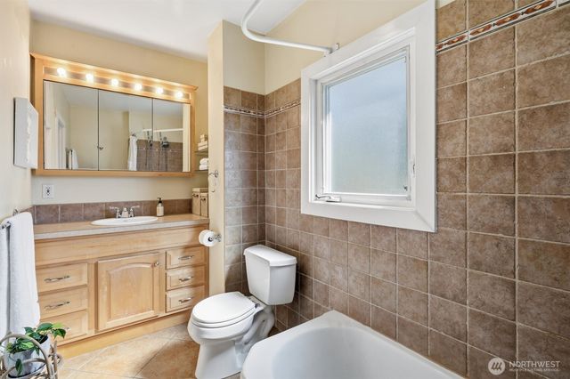 4725 SW Graham St, Seattle, WA 98136