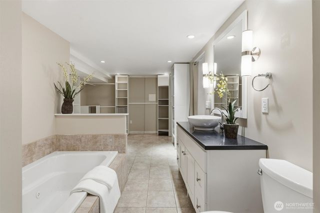 4725 SW Graham St, Seattle, WA 98136