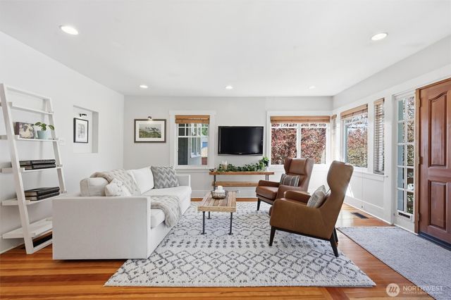 4725 SW Graham St, Seattle, WA 98136