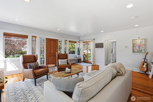 4725 SW Graham St, Seattle, WA 98136