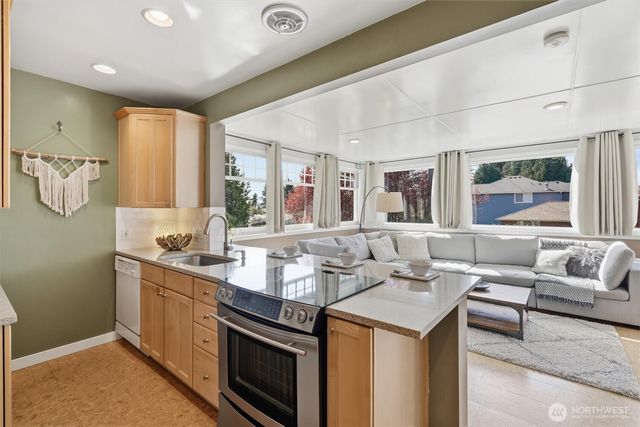 4725 SW Graham St, Seattle, WA 98136