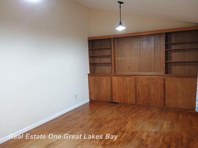 4335 S Wayside Drive, Saginaw, MI 48603