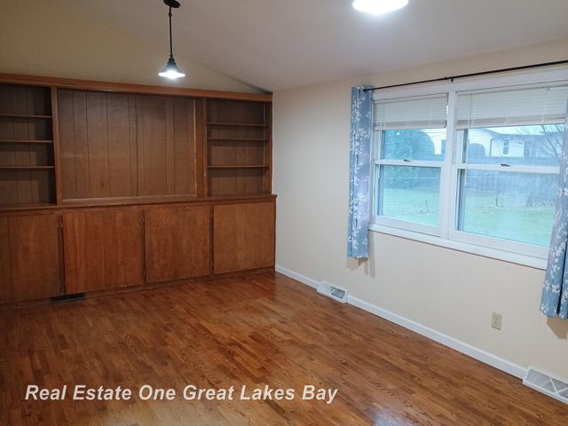4335 S Wayside Drive, Saginaw, MI 48603