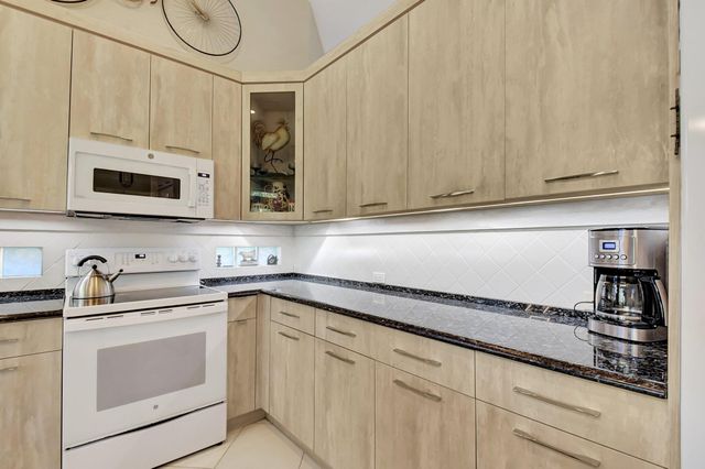 4022 Manchester Lake Drive, Lake Worth, FL 33449