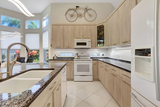 4022 Manchester Lake Drive, Lake Worth, FL 33449