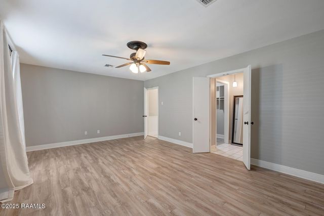 404 Robinhood Circle, Lafayette, LA 70508