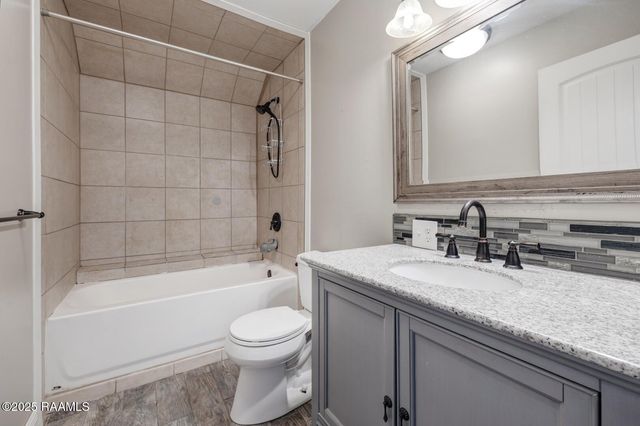 404 Robinhood Circle, Lafayette, LA 70508