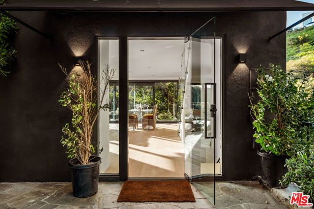 1782 Viewmont Drive, Los Angeles, CA 90069