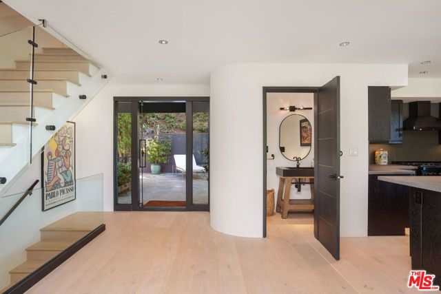 1782 Viewmont Drive, Los Angeles, CA 90069