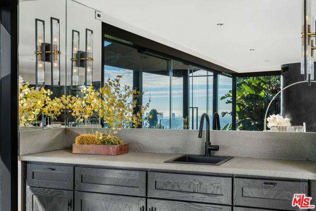 1782 Viewmont Drive, Los Angeles, CA 90069