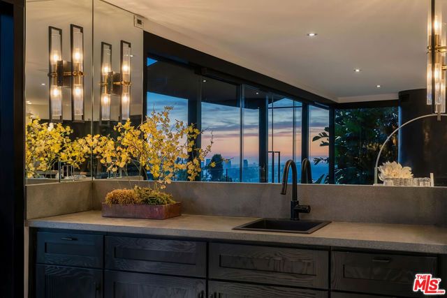 1782 Viewmont Drive, Los Angeles, CA 90069