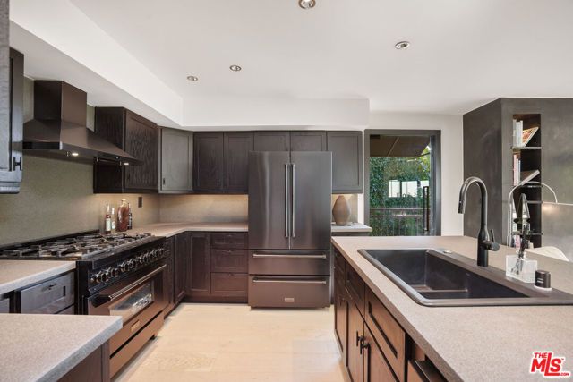 1782 Viewmont Drive, Los Angeles, CA 90069