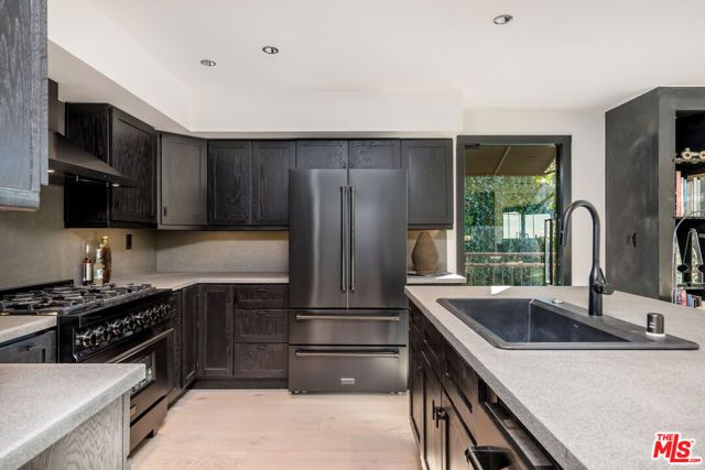 1782 Viewmont Drive, Los Angeles, CA 90069