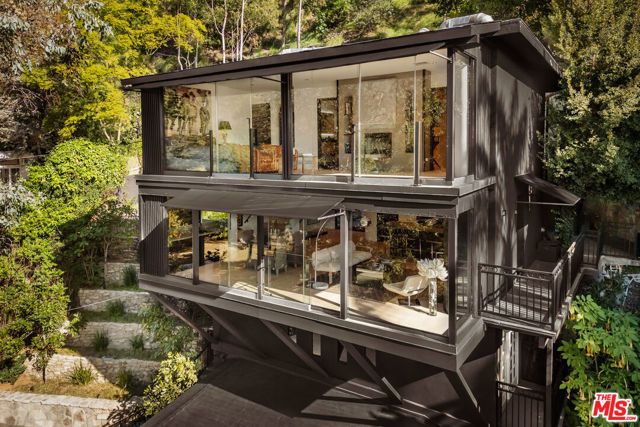 1782 Viewmont Drive, Los Angeles, CA 90069