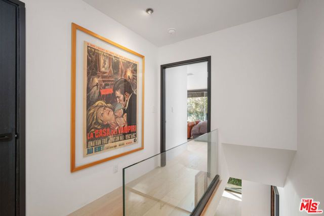 1782 Viewmont Drive, Los Angeles, CA 90069