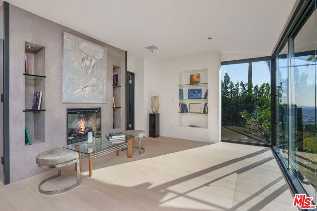 1782 Viewmont Drive, Los Angeles, CA 90069