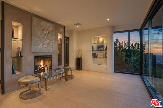 1782 Viewmont Drive, Los Angeles, CA 90069