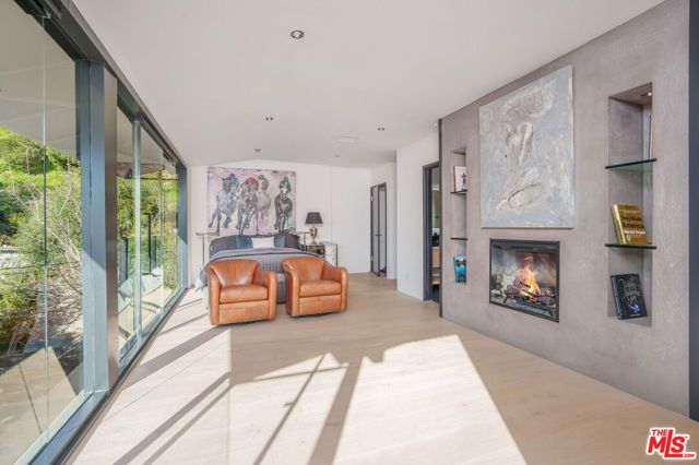 1782 Viewmont Drive, Los Angeles, CA 90069