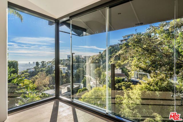 1782 Viewmont Drive, Los Angeles, CA 90069