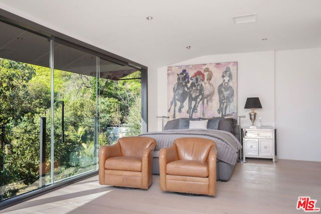 1782 Viewmont Drive, Los Angeles, CA 90069