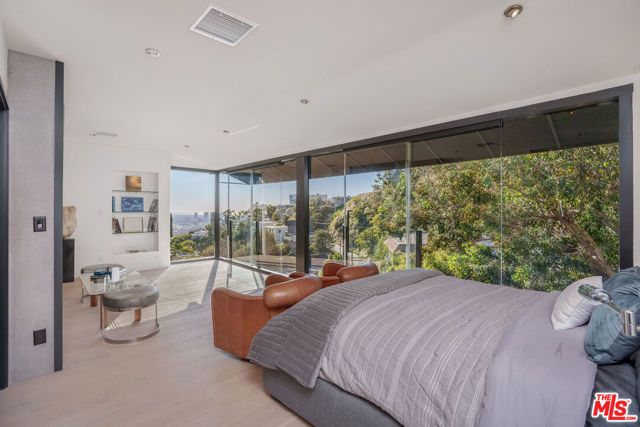 1782 Viewmont Drive, Los Angeles, CA 90069