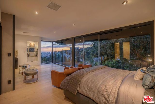 1782 Viewmont Drive, Los Angeles, CA 90069