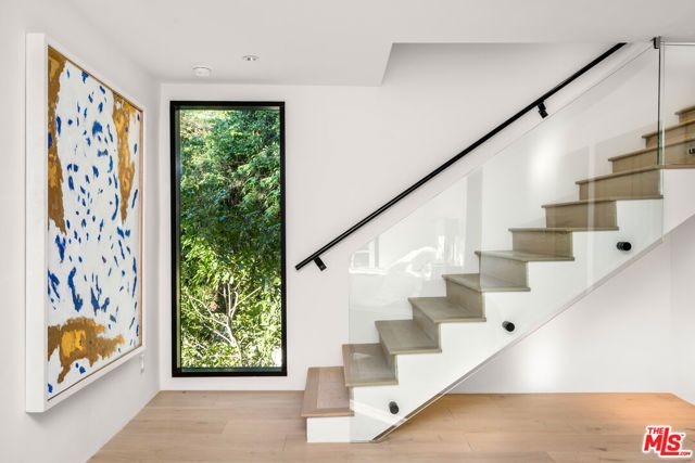 1782 Viewmont Drive, Los Angeles, CA 90069