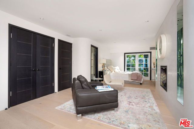 1782 Viewmont Drive, Los Angeles, CA 90069